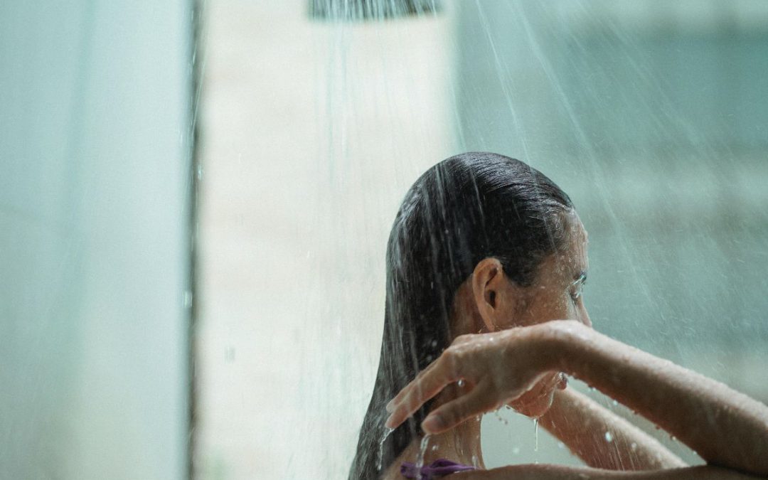 Box doccia su misura per strutture ricettive: quali caratteristiche deve avere